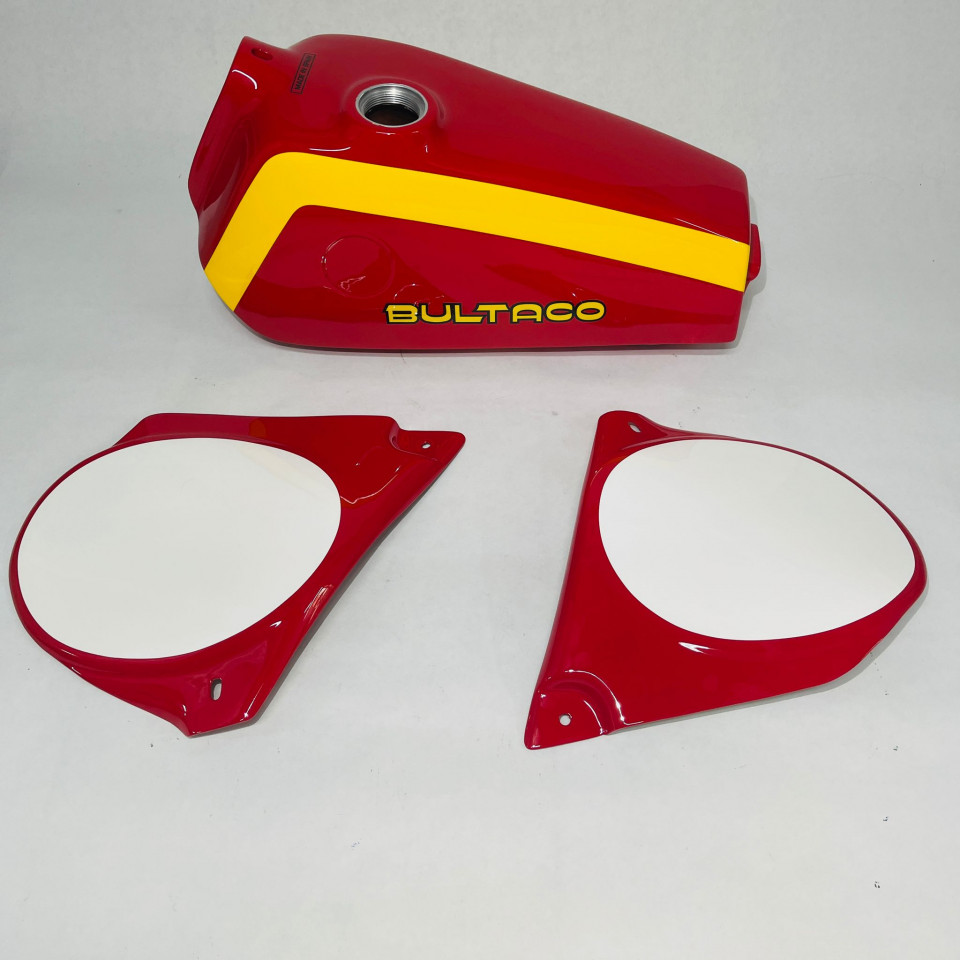 BULTACO PURSANG POMEROY KIT NEW GAS TANK AND SIDE PANELS POMEROY