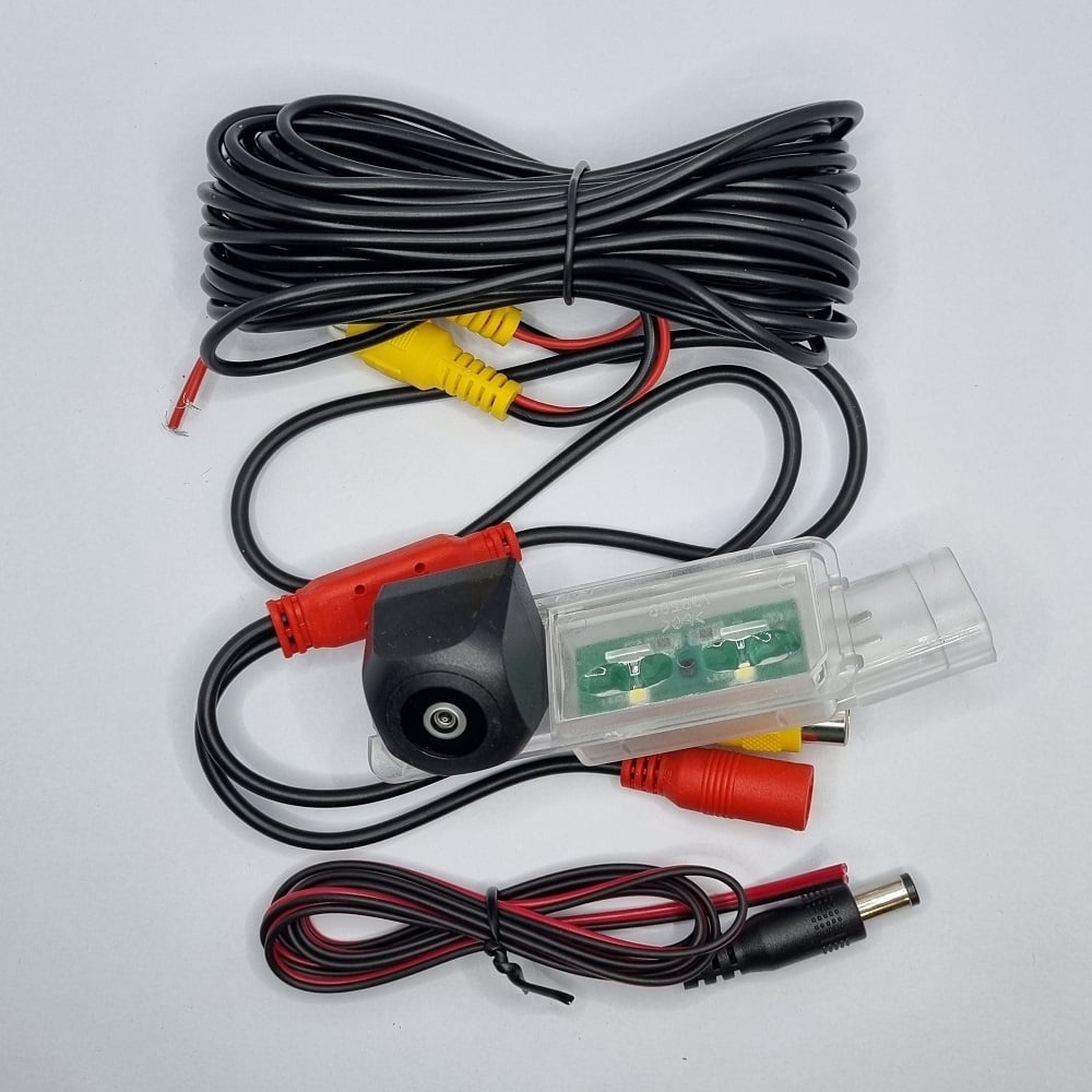 Camera marsarier dedicata VW Golf V 2003 - 2010 tip lampa numar cu led integrat, AHD 720P, Night Vision, rezistenta la apa si praf, cablu video 6m - 3 | YEO