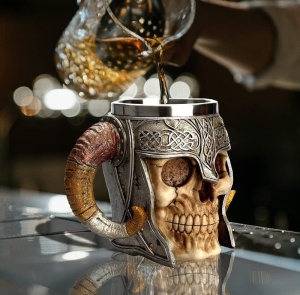 Halba de bere metalica Shopiens Viking Skull in forma de craniu, din inox si rasina, 400 ml - Img 6