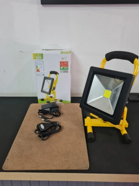 20W Portable LED Work Light Cordless Rechargeable LED Flood Light - Img 2