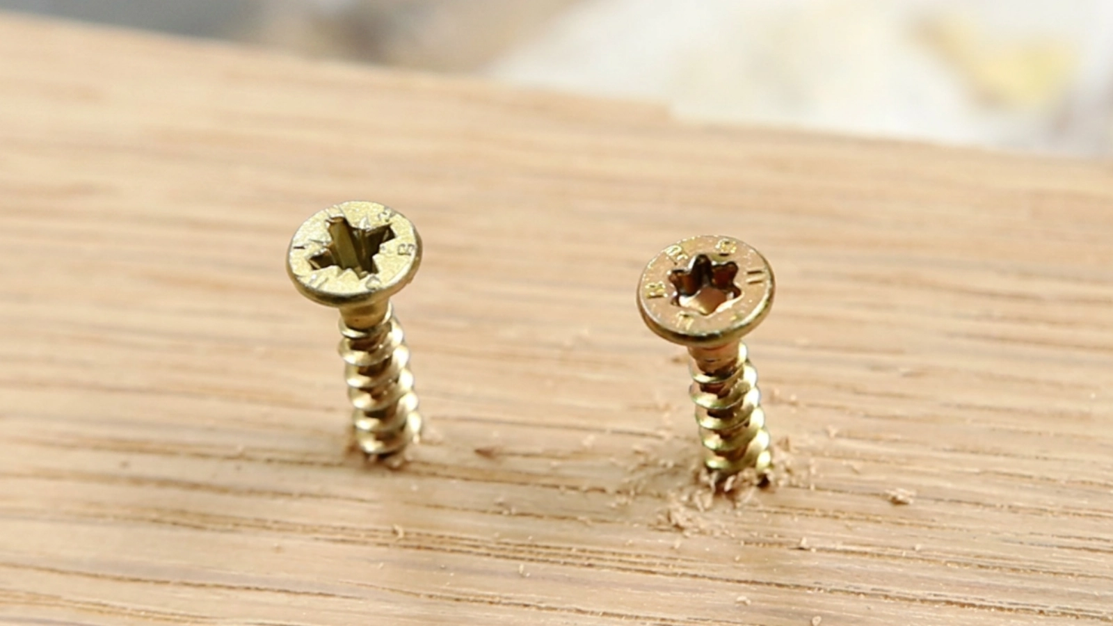 Comparatie cap Torx vs cap Phillips la suruburi de dulgherie
