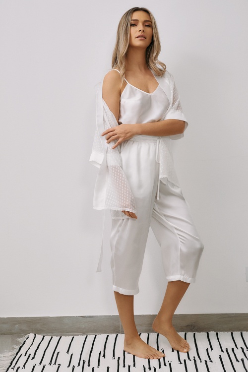 pantaloni din satin alb trei sferturi