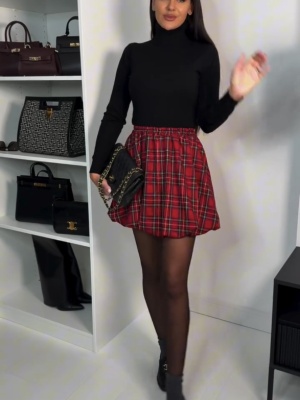 Bluza bumbac neagră și fusta în carouri - Img 1