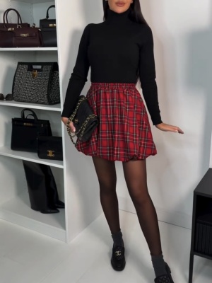 Bluza bumbac neagră și fusta în carouri - Img 3