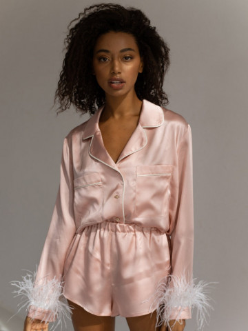 Pijama din satin cu bluza cu maneca lunga cu puf si pantalon scurt - Img 6