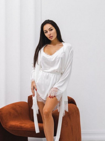 Set de pijama din satin cu maieu ,pantalon scurt si halat - Img 3
