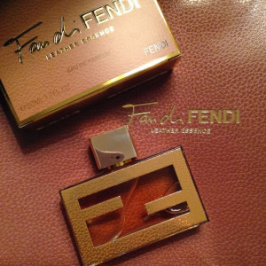 Fendi Fan di Fendi Leather Essence EDP 75ml за Жени БЕЗ ОПАКОВКА - Img 2