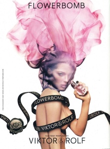 Viktor & Rolf Flowerbomb Комплект (EDP 50ml + EDP 7ml + Body Cream 40ml + BL 50ml) за Жени - Img 2