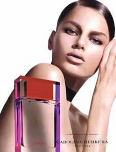 Carolina Herrera Chic EDP 30ml за Жени - Img 2