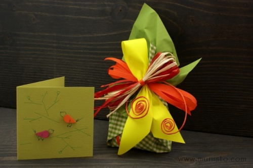 Gift wrapping and a greeting card - Img 1