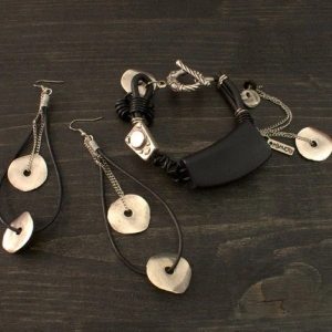 Women's Bracelet & Earrings Set