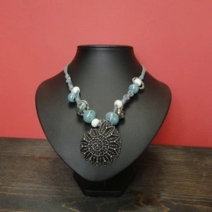 Women's Bracelet, Necklace & Earrings Set - Img 2