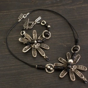 Women's Bracelet & Necklace Set