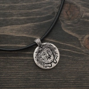 Skull pendant