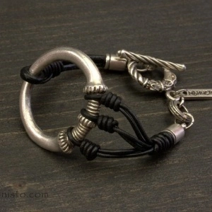 Women's Bracelet, Necklace & Earrings Set - Img 3