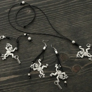 Women's Bracelet, Necklace & Earrings Set - Monkeys