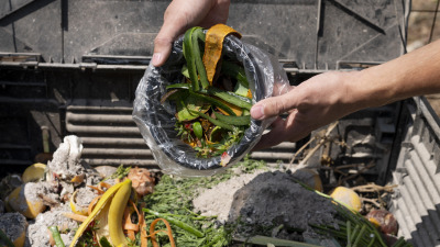 Compost acasa: ce este, cum se face si unelte necesare