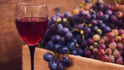 Cum se face vinul acasă: ghid pas cu pas pentru începători