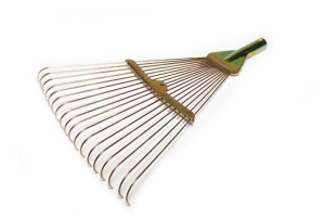 Adjustable metal leaf rake without tail