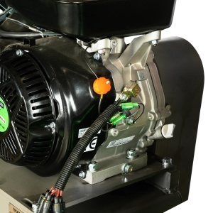 Tocator de crengi Micul Fermier, motor benzina 15 CP, cu carlig de remorcare, 150 mm diametru maxim de taiere, pentru rumegus - Img 3