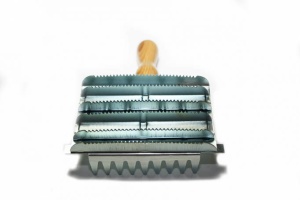 Animal scissors with wooden handle - Img 3
