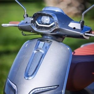 Scuter pe benzină Voltarom RS6, 125cc, 7.3 CP, Euro 5, 4 timpi, viteză max. 80 km/h – Gri
