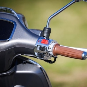 Scuter pe benzină Voltarom RS6, 125cc, 7.3 CP, Euro 5, 4 timpi, viteză max. 80 km/h – Gri