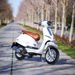 Scuter pe benzină Voltarom RS4, 50cc, 2.9 CP, Euro 5, 4 timpi, viteză max. 45 km/h – Alb