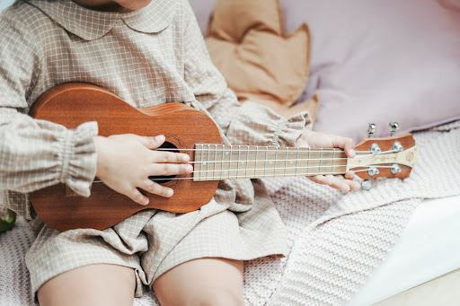 Chitare Ukulele - instrumentele preferate ale copiilor și adulților