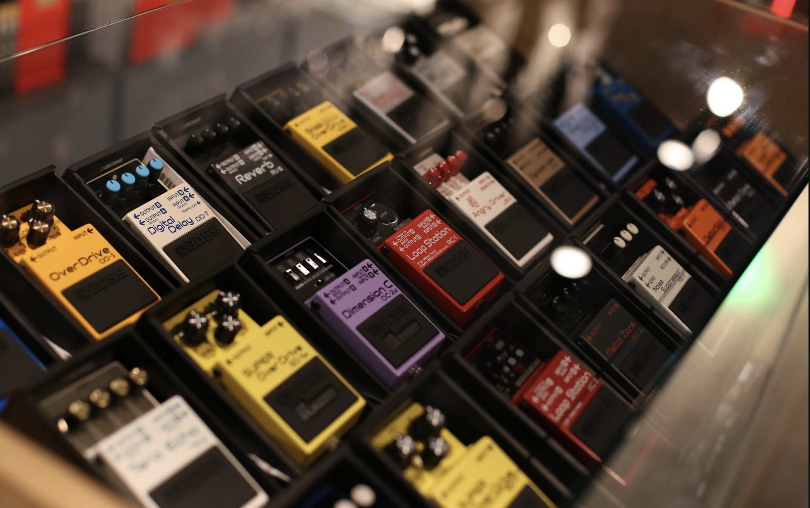 Pedale de efect – showroom Soundstil Brașov