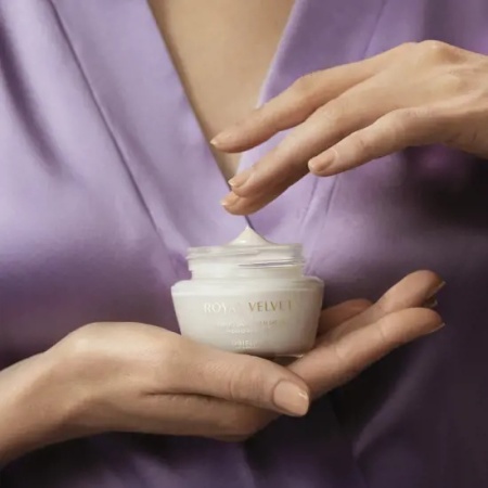 Cremă de zi cu efect de fermitate SPF 20 Royal Velvet - Img 4