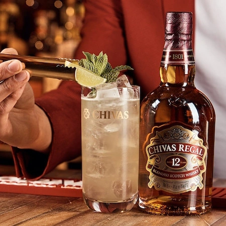Whisky Chivas Regal 12YO, Blended 40%, 0.7l +2 Pahare - Img 3