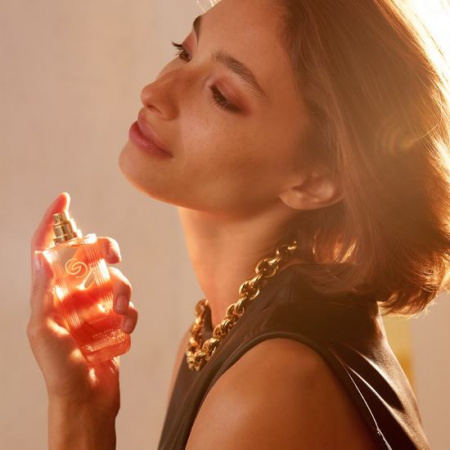 Apă de parfum Giordani Gold Woman - Img 4