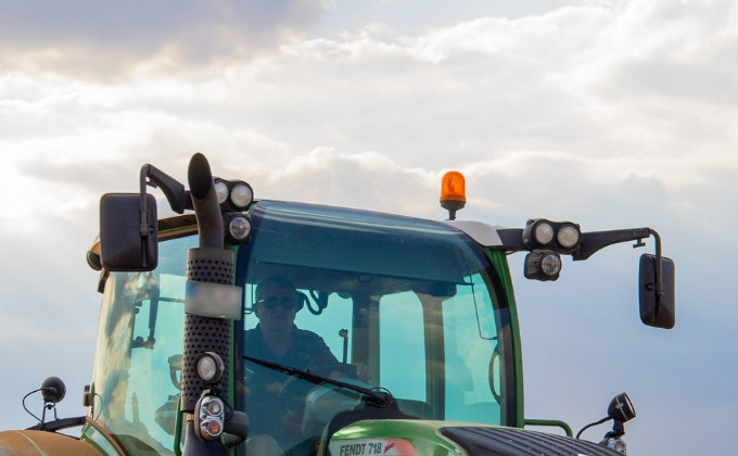 Oglinzi Tractoare: Importanța și Alegerea Corectă pentru Siguranță și Eficiență