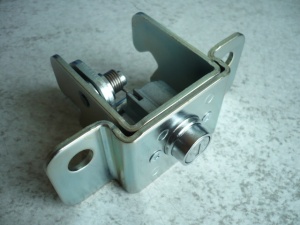 Inchizatoare capota motor miniescavator Kubota KX080-4