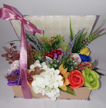 Aranjament floral, Cutie tip carte, cod AR 27