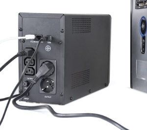 EG-UPS-035 Gembird UPS sa stabilizatorom 2000VA 1200W LCD - Img 2