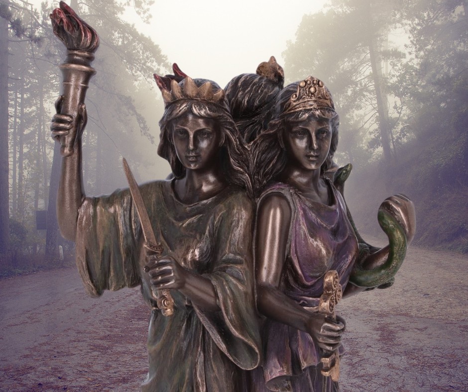 Hecate: Zeita Magiei, a Rascrucilor si a Misterelor