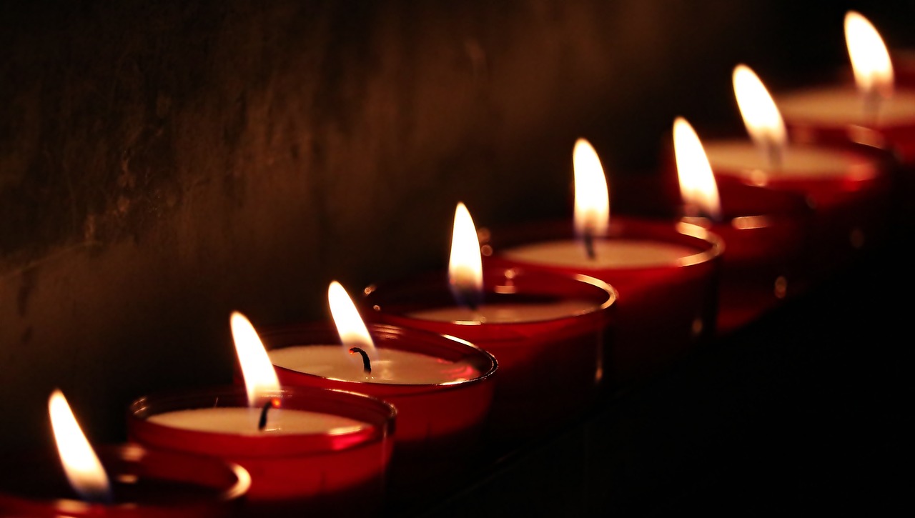 Lumanari pentru ritualuri lunare: Cum sa te conectezi cu energia lunii