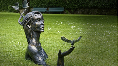 Ghidul complet pentru alegerea statuetelor de gradina: stiluri, materiale si amplasare