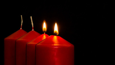 Lumanarile colorate: o alegere perfecta pentru decorul festiv de Valentine’s Day