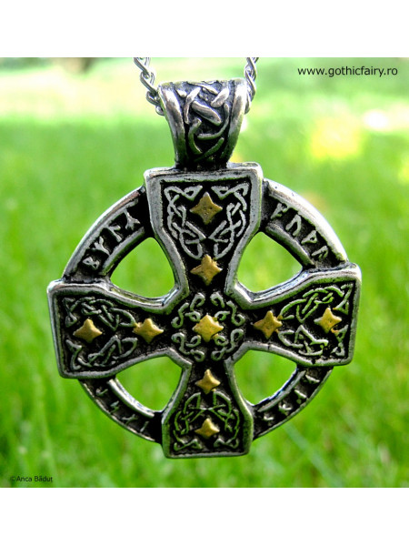 Pandantiv cu lantisor, Luminile Nordului - Cruce celtica cu rune, placat cu argint, 4.5 cm