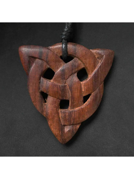 Pandantiv sculptat manual din lemn Model Celtic Triquetra 4 cm