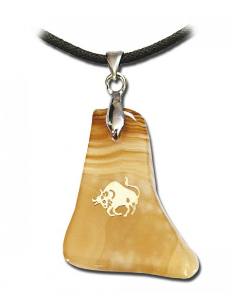 Pandantiv talisman din piatra semipretioasa Agata de cuoare crem cu maro si simbolul zodiei taur in centru, de culoare aurie.