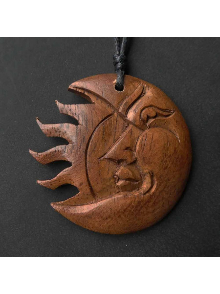 Pandantiv sculptat manual din lemn Luna si Soare - Eclipsa 4 cm