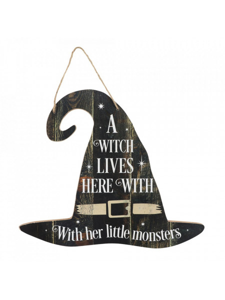 Placuta decorativa lemn A witch lives here 36 cm