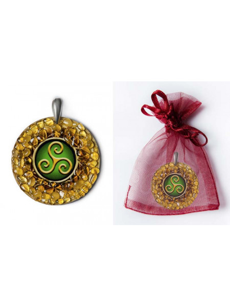 Pandantiv ambra naturala, talisman pentru spiritualitate si dezvoltare, Triskelion, 3 cm