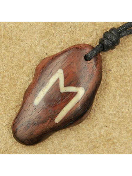 Pandantiv talisman din lemn cu runa Ehwaz
