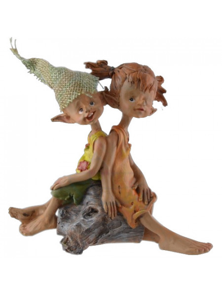 Statueta din rasina reprezentand doi spiridusi simpatici Pixie, un baiat si o fetita