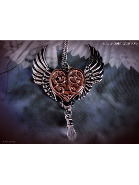 Pandantiv cu lantisor,steampunk ,Inima de Valkyrie, talisman pentru o inima de razboinic, placat cu argint, 7.8 cm